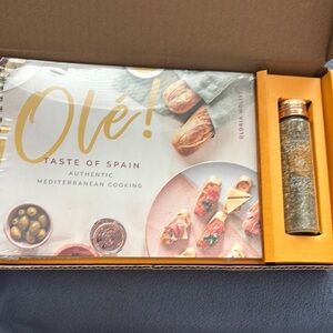 Olé! Spanish Cuisine Cookbook with Gold Spice Blend